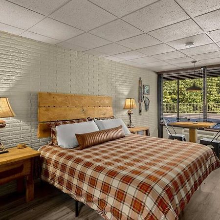 Stonegate Lodge King Bed, Wifi, 50In Roku Tv, Salt Water Pool Room #108 유레카 스프링스 외부 사진