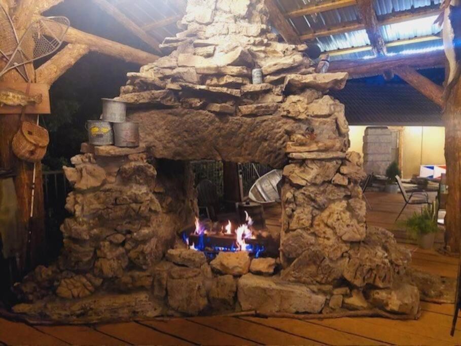Stonegate Lodge King Bed, Wifi, 50In Roku Tv, Salt Water Pool Room #108 유레카 스프링스 외부 사진