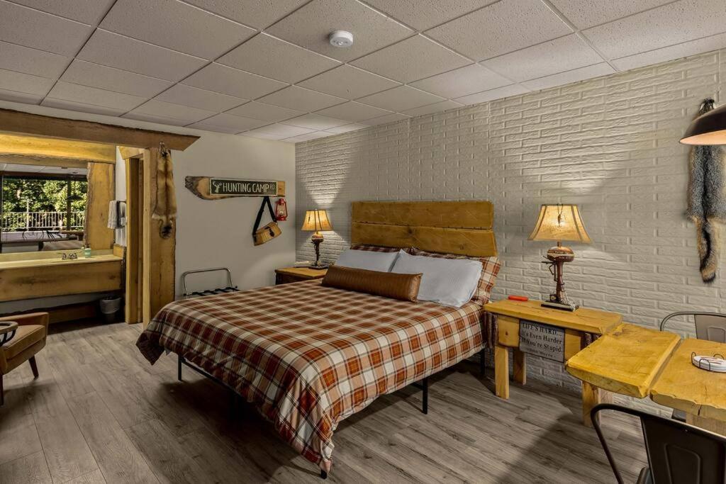 Stonegate Lodge King Bed, Wifi, 50In Roku Tv, Salt Water Pool Room #108 유레카 스프링스 외부 사진