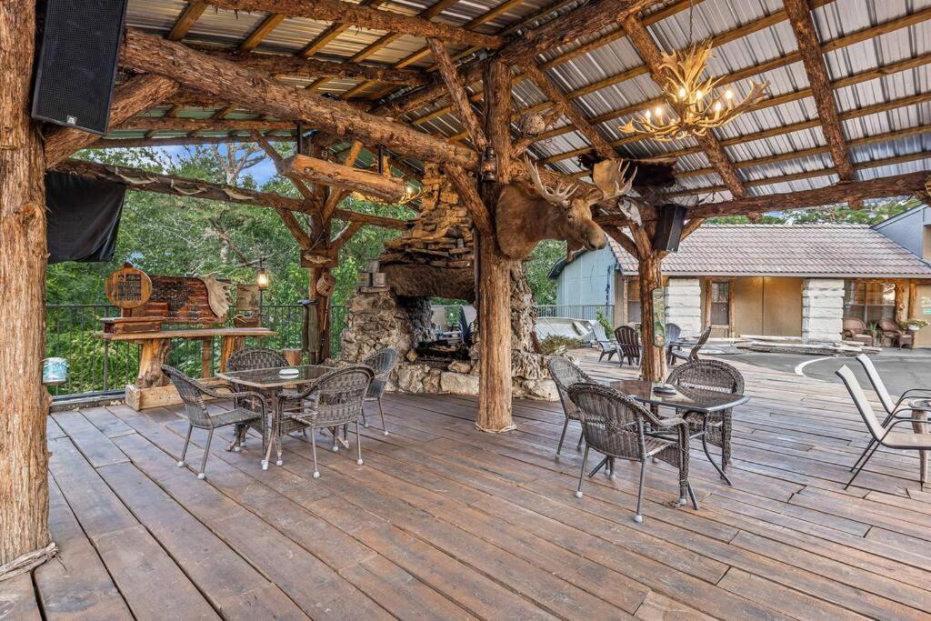 Stonegate Lodge King Bed, Wifi, 50In Roku Tv, Salt Water Pool Room #108 유레카 스프링스 외부 사진